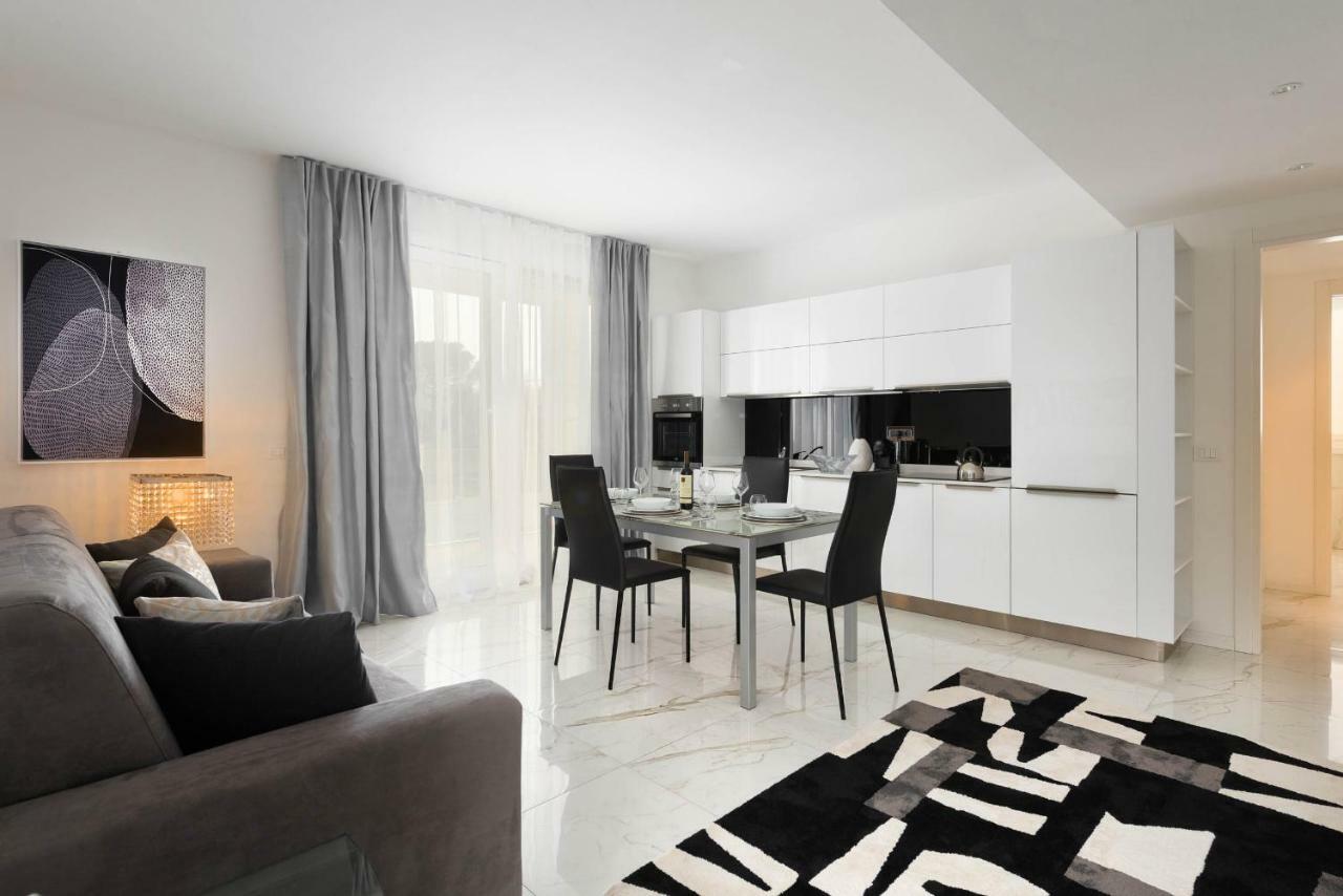 Villa Bianca Luxury Apartments Десенцано дел Гарда Екстериор снимка