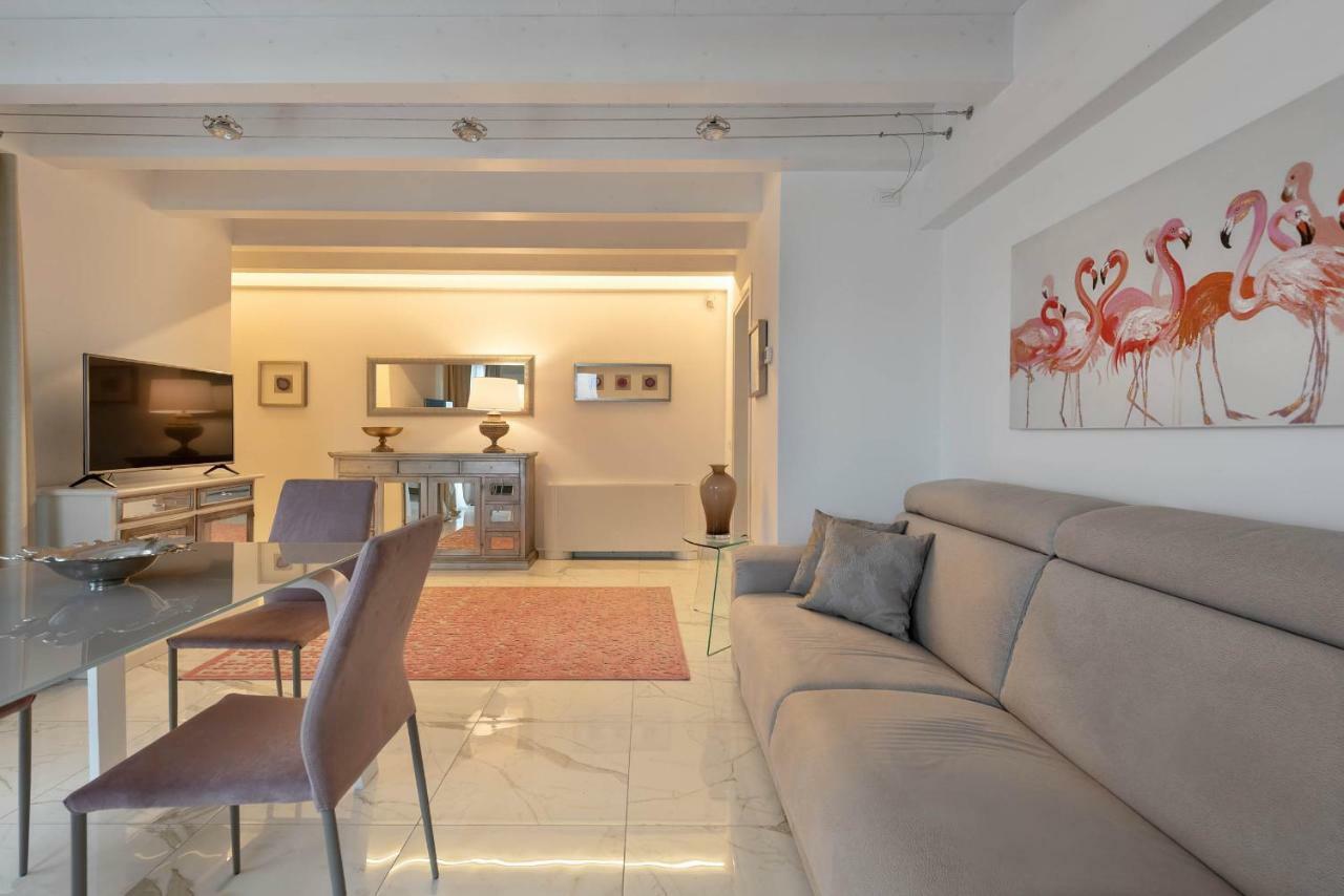 Villa Bianca Luxury Apartments Десенцано дел Гарда Екстериор снимка