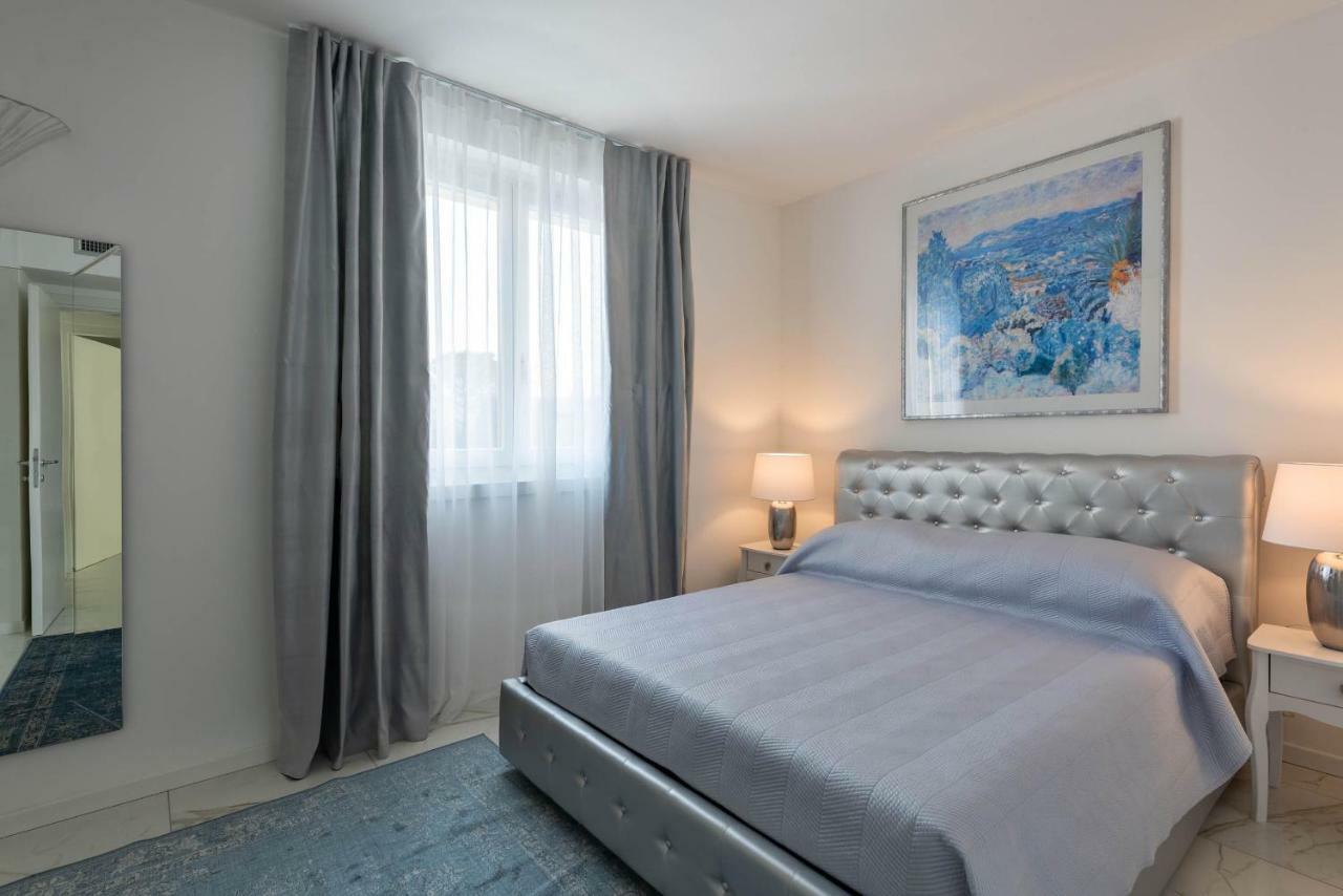 Villa Bianca Luxury Apartments Десенцано дел Гарда Екстериор снимка