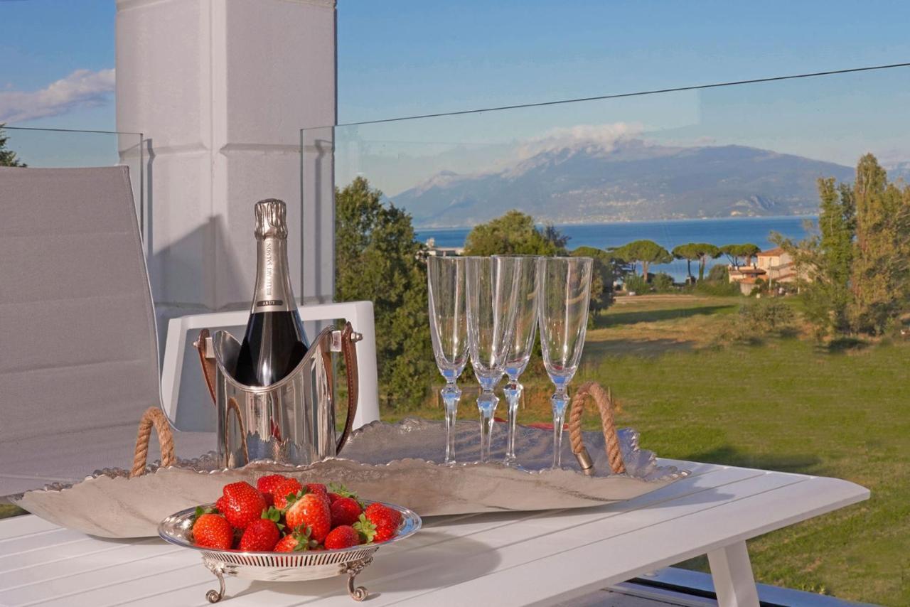 Villa Bianca Luxury Apartments Десенцано дел Гарда Екстериор снимка